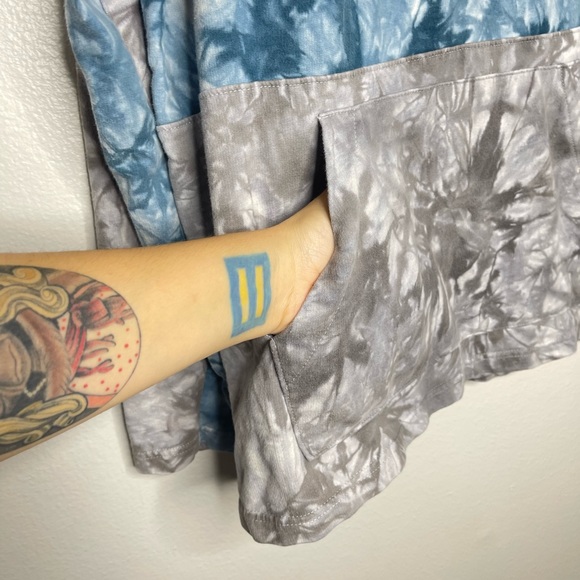 Empyre Tie Dye Gray White Blue Hooded Skater Sweater  Front Pocket Size Large - Picture 9 of 10